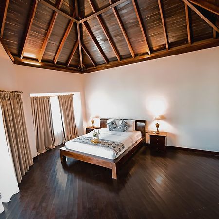 Royal Regantris Villa Karang Gili Air Exterior photo