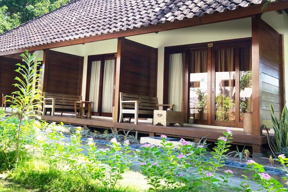 Royal Regantris Villa Karang Gili Air Exterior photo